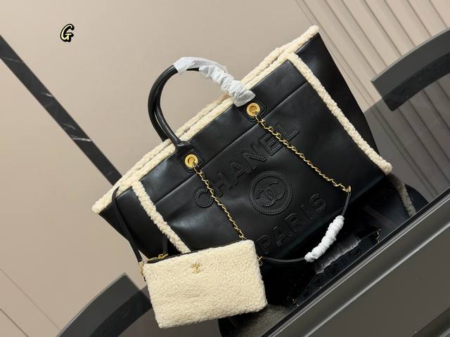 无盒 尺寸：38*30Cm 大 香奈儿 顶级沙滩包 安排！安排！ 今年出的这个沙滩包可太好看了 水洗做旧款更加有高级感