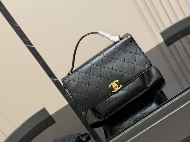 Chanel 25S Maxi公文包 香奈儿Chanel 25S黑金牛皮超大号公文包 Maxi尺寸气场拉满 黑金经典配色 可单肩斜挎手拎多种背法 尺寸:38.2
