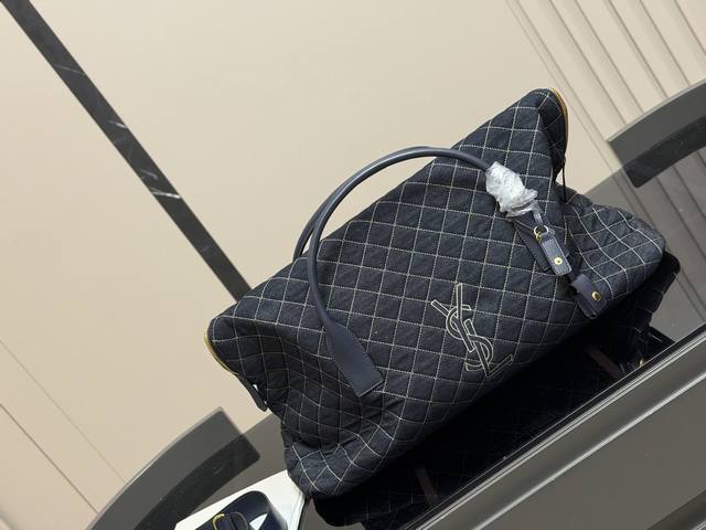 圣罗兰Es Giant 旅行袋 Ysl I Rose 同款品 必一整个可抄作业！ 举个手每 今年全新 Es Giant 缝皮革旅行袋出现了！ Rose 在机场造