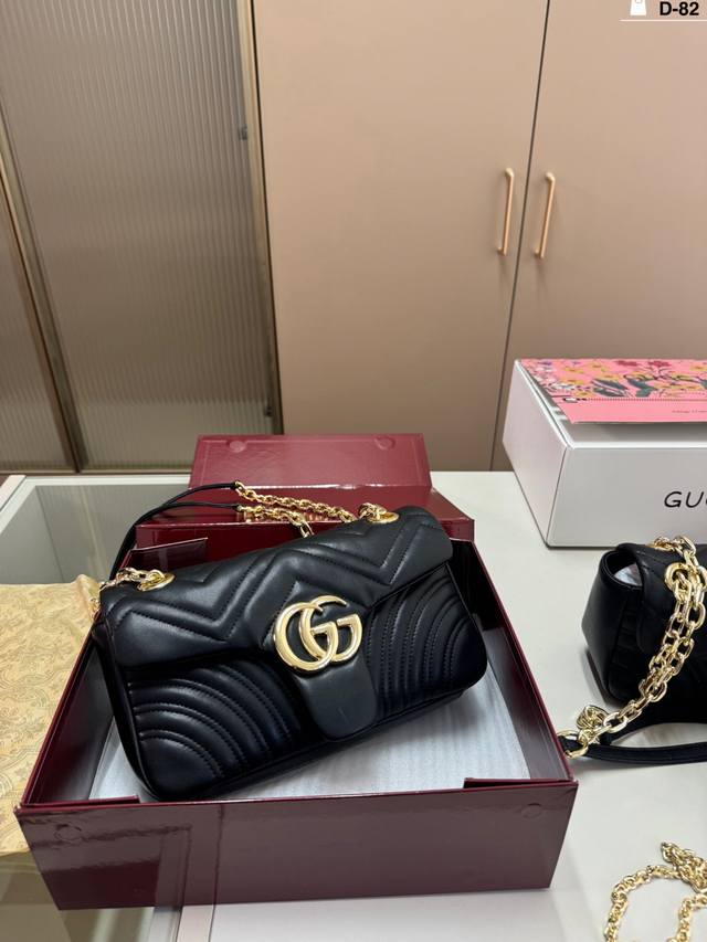 大 D-82尺寸25×13 22×12 17×9折叠盒飞机盒 酷奇Gucci马蒙链条包 容量真的很够用 个高的姐妹们可以闭眼入 真的是穿什么衣服都可以搭配