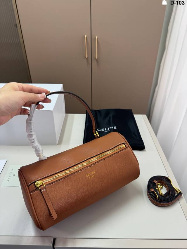 D-103尺寸27×13折叠盒 Celine 赛琳 Cylinder圆筒手袋 复古又时髦！圆筒造型超有辨识度，容量刚好，通勤出行都很Ok+。内部空问合理，手机、