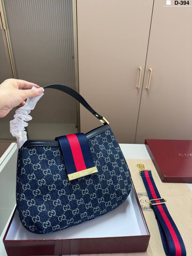 D-394尺寸33×21配盒 Gucci双G手提腋下包包 包身老花软面包型 穿个牛仔外套再搭配大包
