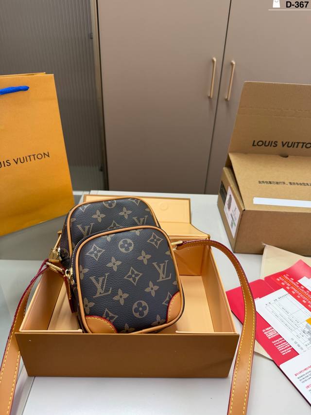 芯片版本 D-367尺寸13×19折叠盒飞机盒 Lv手机包相机包老花這款時尚的Amazone斜背袋以Monogram帆布襲作配有復古皮革護角雙邊和可拆式肩帶ph