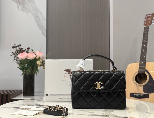 配折叠盒飞机盒 Size：25*18Cm 香奈儿 Trendy Cc 风琴包系列！ 上身后超显大气， 容量非常！