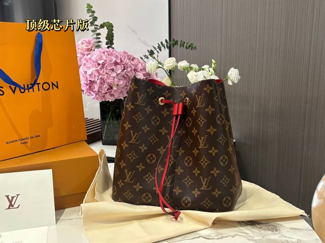 原单版 配盒 L家 水桶包Noe水桶 此款水桶质感软 尺寸：26Cm 配宽肩带 高品质 日常最推荐 斜挎 单肩更舒服 搜索Lv 水桶包