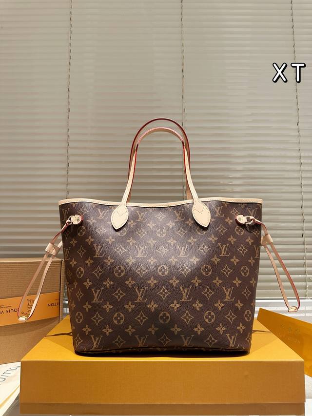牛皮版本 Lv 牛皮 L家 Neverfull 中号购物袋！入门级的款式哦！绝对的终身款！此物经典不言而喻！街拍和实用都是非常Nb的选择！大家拿到后可以感受下，