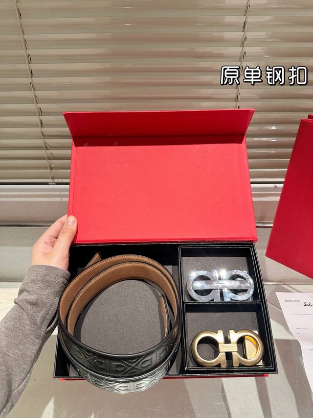 双头 钢扣 高版本！腰带 菲拉格慕牛皮皮带～热门款 男女通用皮带里面最火的版本啦～质量很好 全套包装！五金绝对不褪色 皮带头和专柜一样的哦～ 配礼盒手提袋发票