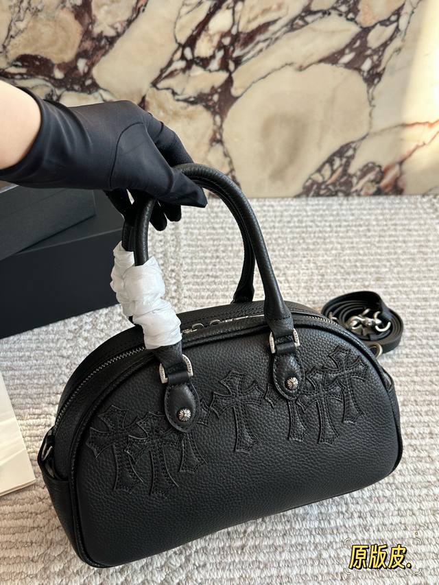 克罗心腋下包 来自克罗心的中古系列 一起做一个克罗心女孩 强烈推荐入手的克罗心小众中古包，真得重点表扬这只包的皮料，软到你心里皮质超级柔软~ 追了很久的心仪款了