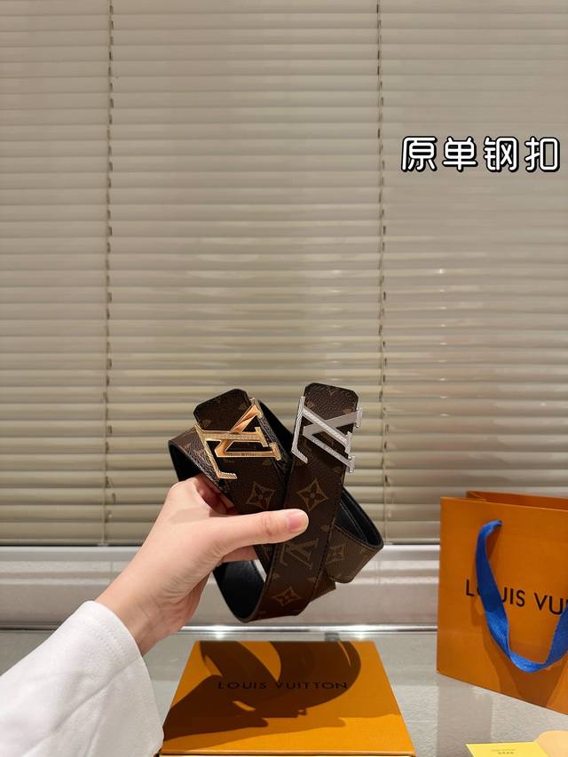 钢扣 高版本！腰带 Lv牛皮皮带～热门款 男女通用皮带里面最火的版本啦～质量很好 全套包装！五金绝对不褪色 皮带头和专柜一样的哦～ 配礼盒手提袋发票