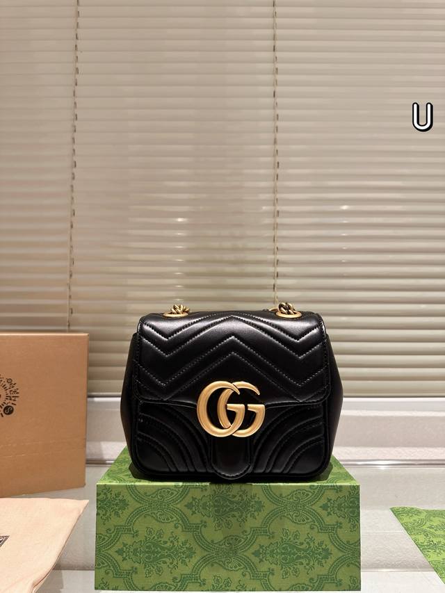 升级 免税店飞机盒 Size：18*14Cm Gg Marmont 方胖子 Gucci新款小可爱震撼来袭 宝宝们 绝对绝对的下一个爆款！