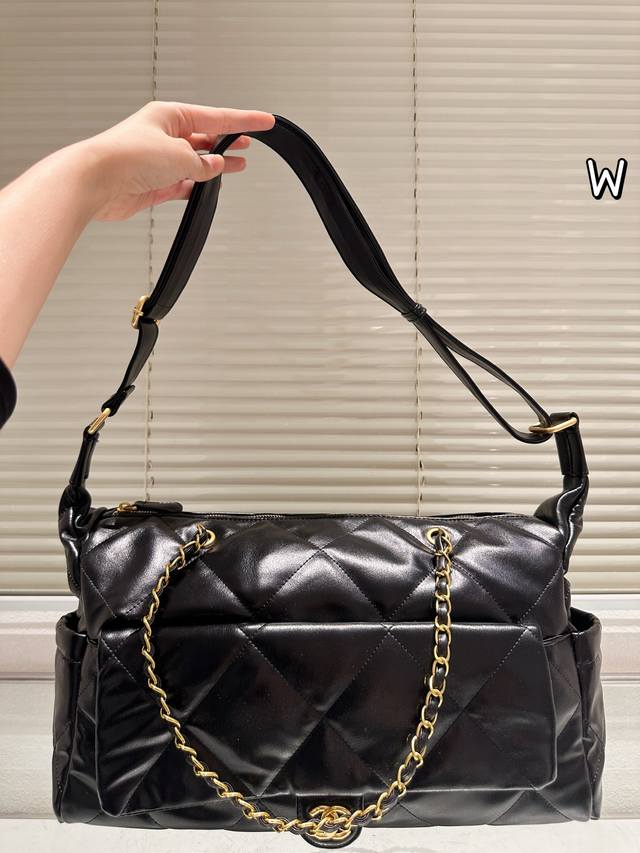 Chanel 斜挎腋下包 慵懒随性又好背 上身满满的惊喜 高级慵懒又随性 彻底心动的一只 Size：41.24