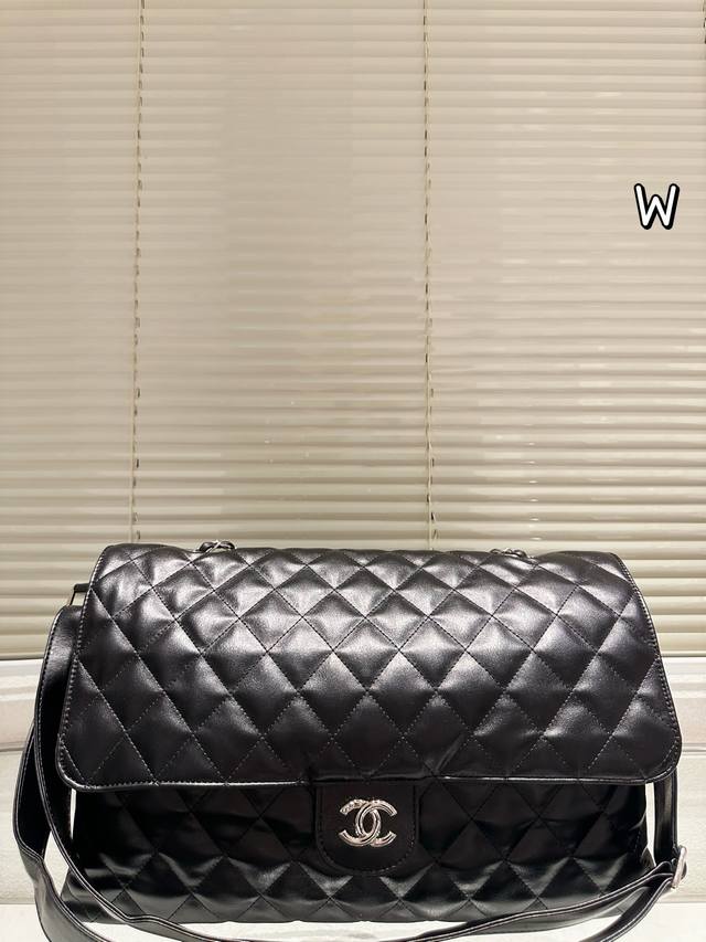 Chanel 链条单肩包 慵懒随性又好背 上身满满的惊喜 高级慵懒又随性 彻底心动的一只 Size：41.29Cm