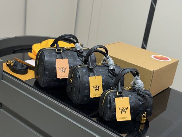 配飞机盒 Size:25Cm 21Cm 19Cm Mcm 枕头包 俏皮可爱 单肩手提斜挎了 配飞机盒 Size:25Cm 21Cm 19Cm Mcm 枕头包 俏皮可爱 单肩手提斜挎了