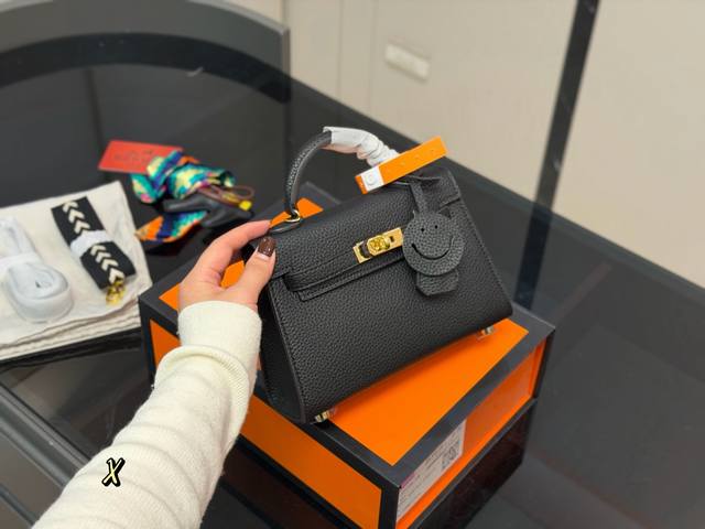 配折叠盒 尺寸：20Cm 爱马仕 凯莉Kelly 尺寸刚刚好！ 真的太太太太好看 头层牛皮 包包特别又质感！