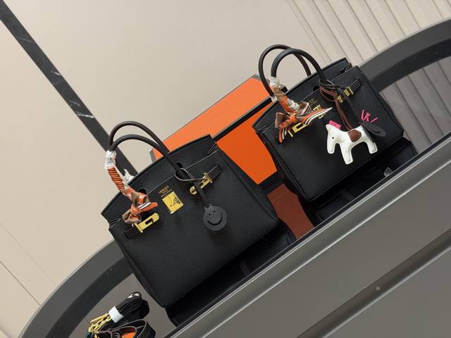 配折叠盒 Size:30Cm 25Cm 背铂金包的季节来啦 爱马仕Bk30原版品质 头层牛皮 手感!质感! 随机送丝巾小马 配折叠盒 Size:30Cm 25Cm 背铂金包的季节来啦 爱马仕Bk30原版品质 头层牛皮 手感!质感! 随机送丝巾小马