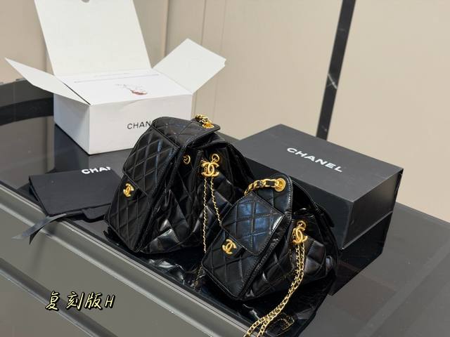 配折叠盒 Chanel 25Bag 小号真绝绝子 今年香奈儿25S系列简直美爆... 这只Hobo是个小号尺寸个人觉得比较日常 油蜡皮的质感颗粒没这么重反而很细 配折叠盒 Chanel 25Bag 小号真绝绝子 今年香奈儿25S系列简直美爆... 这只Hobo是个小号尺寸个人觉得比较日常 油蜡皮的质感颗粒没这么重反而很细