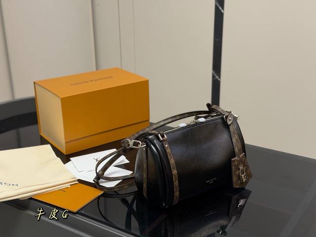 配折叠盒飞机盒 Size:25*17Cm Lv Express 新品Get 复古又有质感噻 通勤又实用又时髦 感觉是会越用越爱越好看的包包 包包自重非常轻 可以 配折叠盒飞机盒 Size:25*17Cm Lv Express 新品Get 复古又有质感噻 通勤又实用又时髦 感觉是会越用越爱越好看的包包 包包自重非常轻 可以