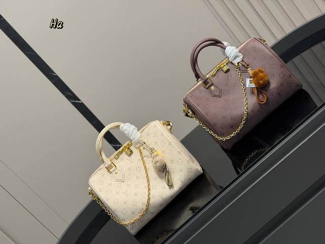 无盒 尺寸：30Cm Lv Keepall 新品枕头包 原版配牛皮 简直长在我的心头。 男女同款！！！！ 男盆友的新包