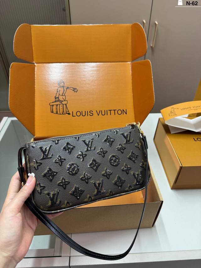 芯片版本 N-62尺寸23×13折叠盒 Lv麻将包 !25Fw新款亮片老花 拿着麻将包打麻将!准赢!! 芯片版本 N-62尺寸23×13折叠盒 Lv麻将包 !25Fw新款亮片老花 拿着麻将包打麻将!准赢!!