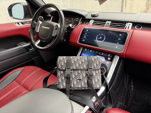 高端货 新款 “ Dior ”迪奥单肩包 Dior迪奥邮差包 Dior Hit The Road系列 品牌Cd标志印花 信使包斜挎包 棉 单肩包 米色拼黑色 进