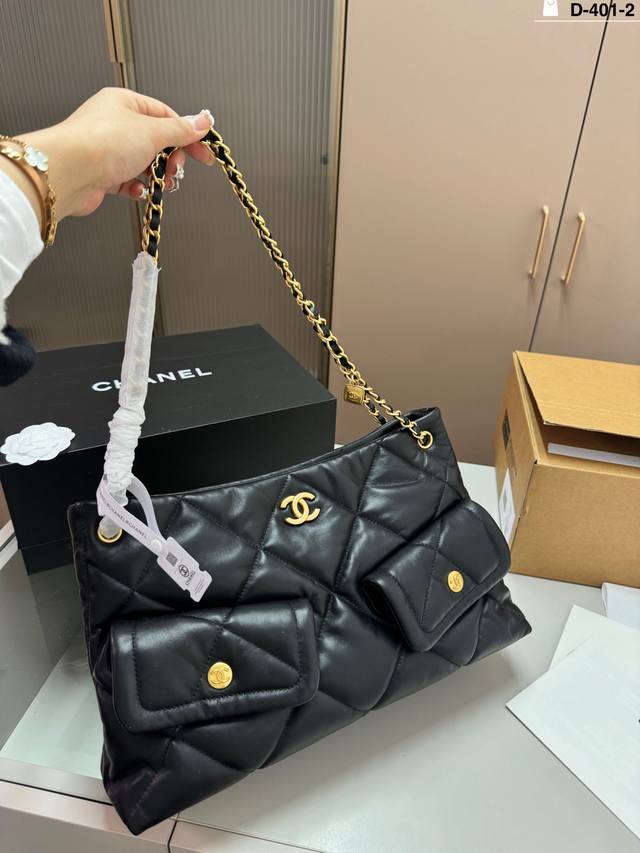 羊皮 D-401-2尺寸36×23折叠盒飞机盒 香奈儿Chanel 25K Hobo托特链条包 经典大菱格与链条～太有复古感啦 包身版型自然、松弛有度但不会很垮