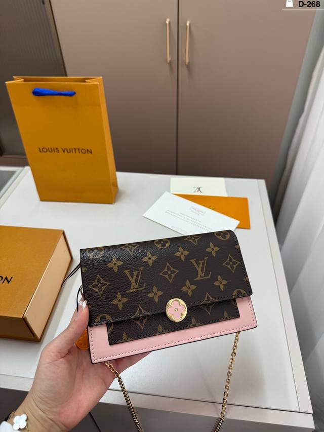 D-268尺寸20×11折叠盒 Lv 23Ss梵克雅宝联名了吗？最爱的四叶草链条 绝美啊 最新翻盖的超值 明快活泼