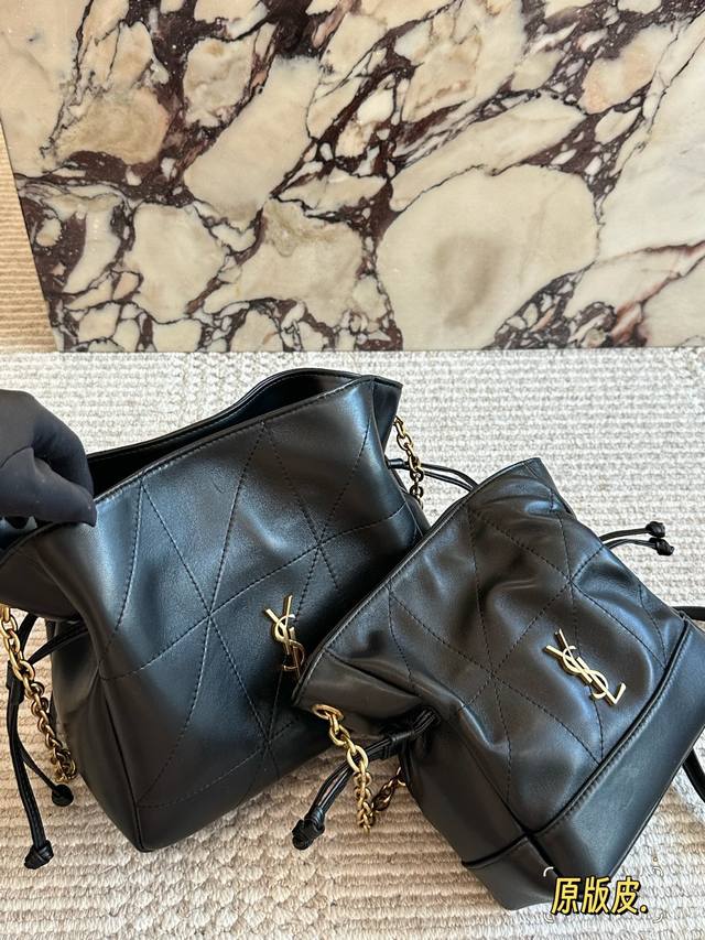 圣罗兰新品Jamie手袋，松弛有度的时尚，Ysl新品Jamie手袋，手袋的精致设计，不仅能够完美收纳你的日常所需，更是一种生活态度的展现。松弛有度，既不失优雅，