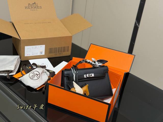 Swift￥ 配折叠盒飞机盒 尺寸：22.13Cm 爱马仕 凯莉Kelly一代 尺寸刚刚好！ 真的太太太太好看 头层牛皮 包包特别又质感！