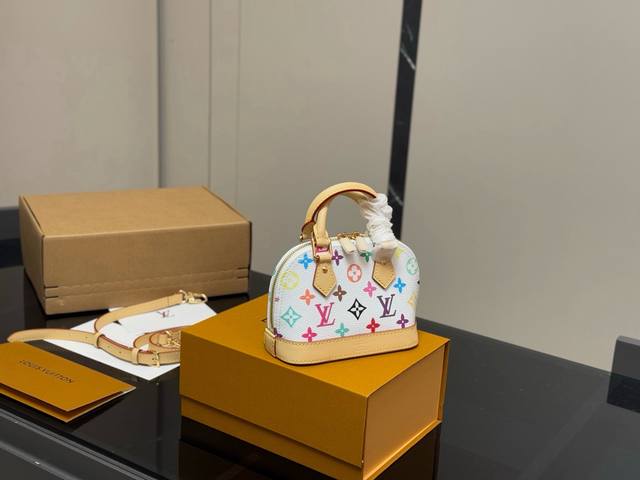 配折叠盒飞机盒 Size： 17*12Cm 小 Lv Alma贝壳包 内敛！深沉！有味道！ 这款百搭的经典手袋 依然很受现代的青睐！