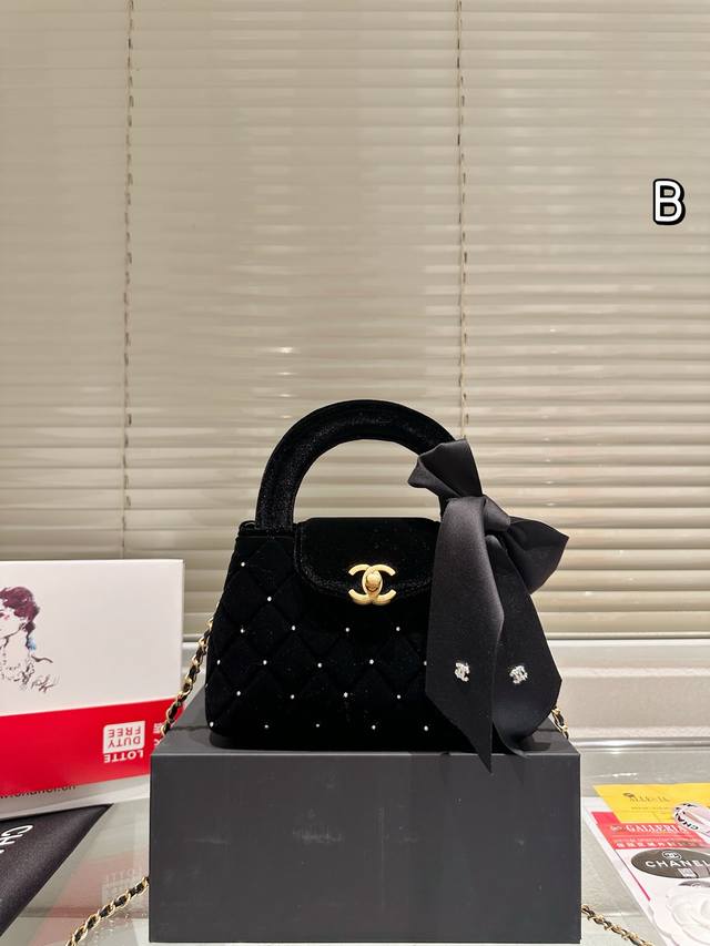 丝绒 香奈儿Chanel ｜Kelly迷你手袋 +香奈儿Kelly迷你手袋，经典菱格纹+金属链条，优雅又实用！优质牛皮，手感细腻耐用，灰色调超百搭，通勤约会都能