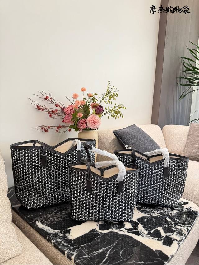 秋天与Moynat摩奈一同优雅出行 Moynat全新推出 M Canvas 重磅推出全新系列 黑白M帆布新品 New 创新贝母涂层 珍珠般的光泽感 通勤 出街