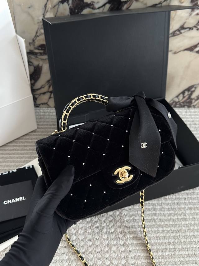 配盒 Size：20*12Cm 小香家 Cf Handle 无论搭配还是容量都是没得说， 真的太可爱了！ 手提的Cf！