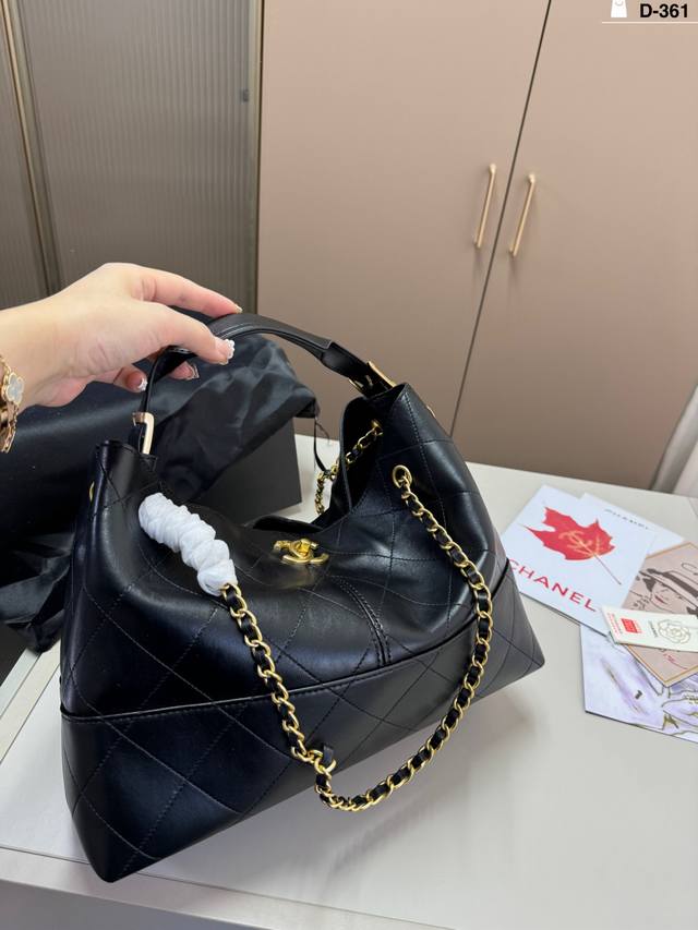 D-361尺寸35×25折叠盒 Chanel25A 托特包好实用 162.上身大小刚刚好，手柄肩带也是可以腋下背的而且长肩带链条有设计垫片，所以背一根肩带也不会