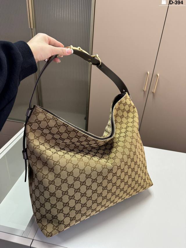 D-394尺寸41×36 Gucci双G手提腋下包包 包身老花软面包型 穿个牛仔外套再搭配大包