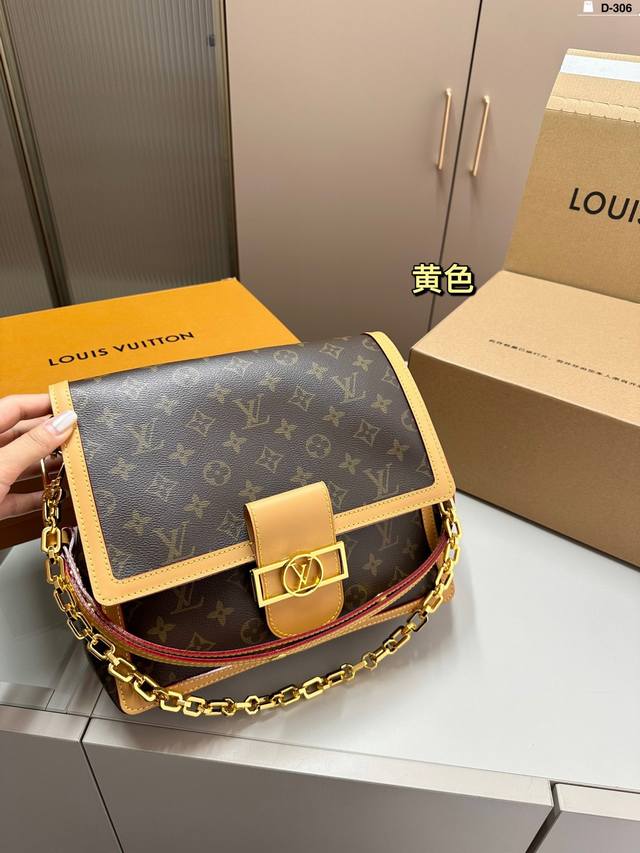 D-306尺寸26×22折叠盒飞机盒 Lv 达芙妮软包机场包 质感很高级 容量超级大也很耐用 日常出街背它回头率百分百 就是这种随性慵懒感