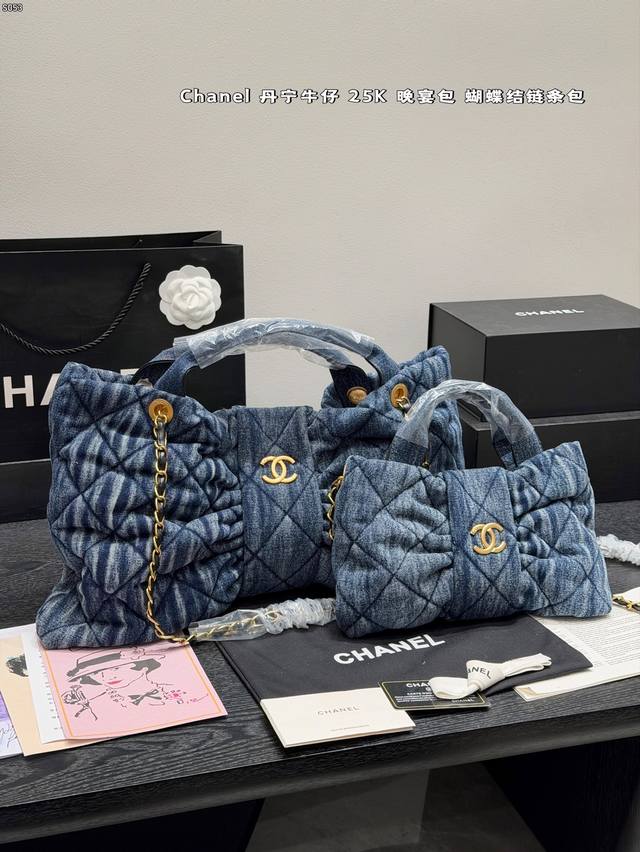 礼盒包装 香奈儿新款丹宁牛仔蝴蝶结链条包 我心爱的小包包 Chanel 25K晚宴包 金色尽显贵气软糯高级质感 前后副都充满造型感，让人一见倾心 链条可拆卸，当
