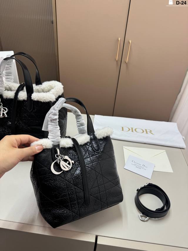 小 D-24尺寸23×24 18×19折叠盒 Dior迪奥Toujours 泰迪绒 毛绒泰迪竖款Toujours