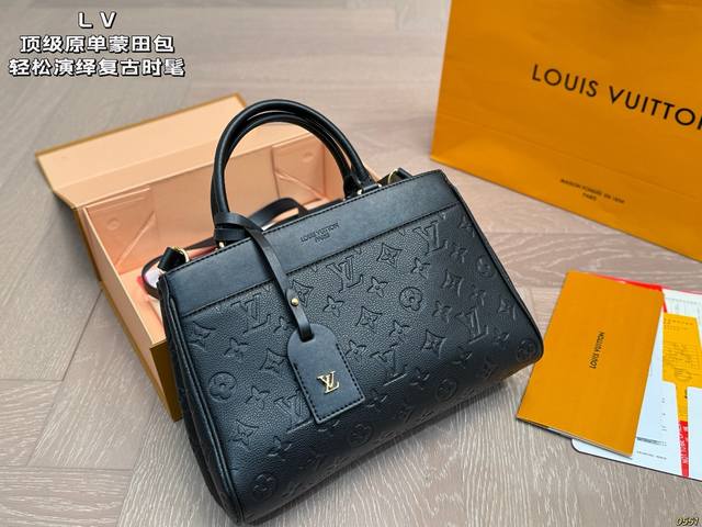 Lv顶级原单蒙田包 蒙田包搭配宽肩带 有了些少女感 休闲正式皆可！ 顶级原单品质 尺寸： 28 19