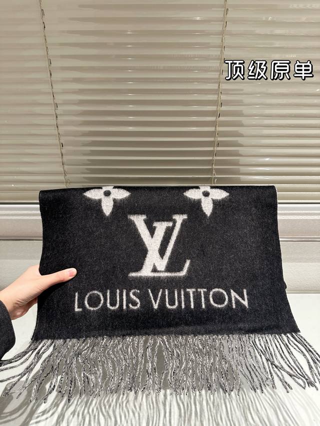 顶级原单 Lv爆款围巾必须拥有戴上就是韩剧女主本人Lv围巾系列百搭自用送礼都可以 100%羊绒温暖整个冬季◎ 柔软舒适增添时尚品味必须拥有起来卖 190×45C