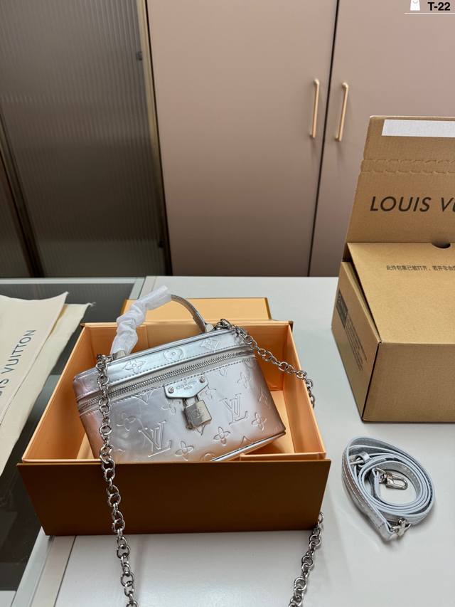 T-22尺寸19×12折叠盒飞机盒 Lv化妆箱 盒子包 版型我超爱的一款 超大容量随意收纳啦~