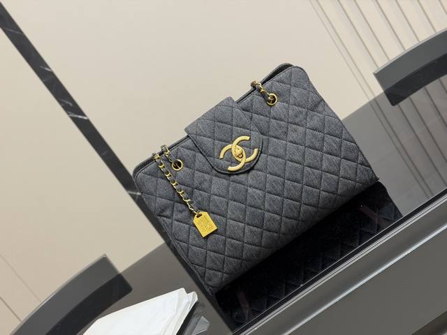 Size：35*26Cm 香奈儿 Tote 购物袋 简单大方！！ 没有过多的装饰！真的高级