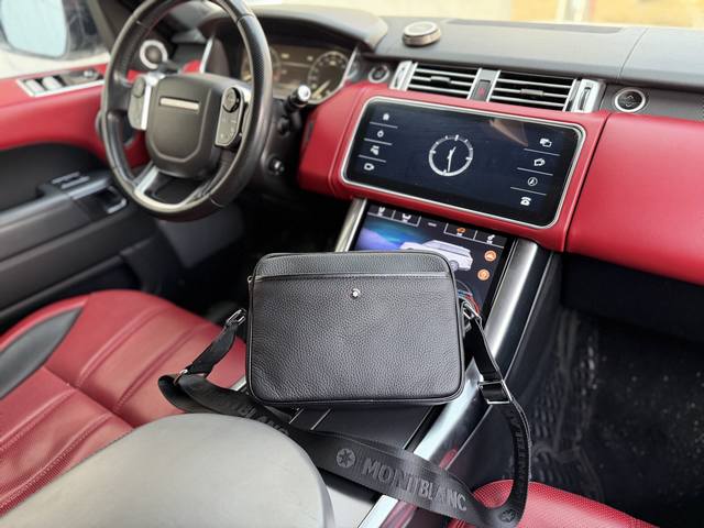 高端货 新款 “ Montblanc ”万宝龙单肩包 万宝龙牛皮单肩斜挎包 可调节肩带磁吸扣开合 粒面软皮 头层牛皮 单肩斜挎包 男款 黑色 超高清五金Logo 高端货 新款 “ Montblanc ”万宝龙单肩包 万宝龙牛皮单肩斜挎包 可调节肩带磁吸扣开合 粒面软皮 头层牛皮 单肩斜挎包 男款 黑色 超高清五金Logo