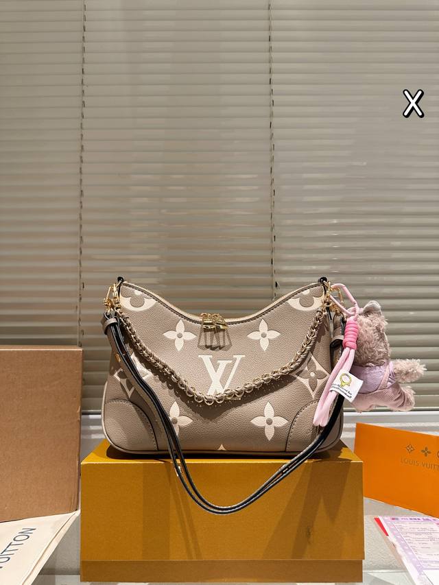 配盒 配挂件 Size：29*16Cm Lv 中古款牛角包 Vintage 经典单肩包 配置肩带链条 单肩斜挎都无敌好看百搭！