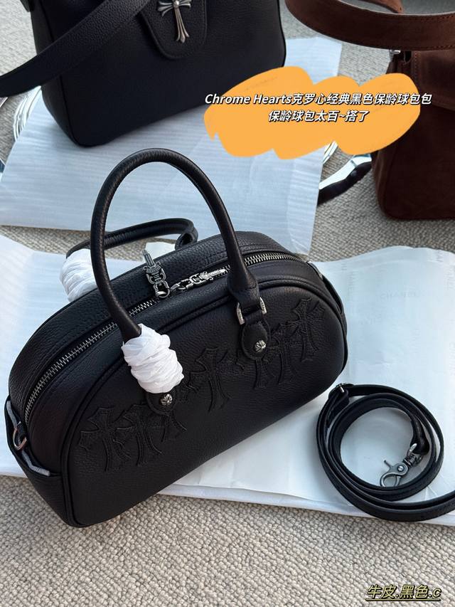 牛皮 无盒 Size：27*16Cm Chrome Hearts克罗心经典黑色保龄球包包 保龄球包太百~搭了 一眼就心动 五金也太漂亮了，做工非常精致