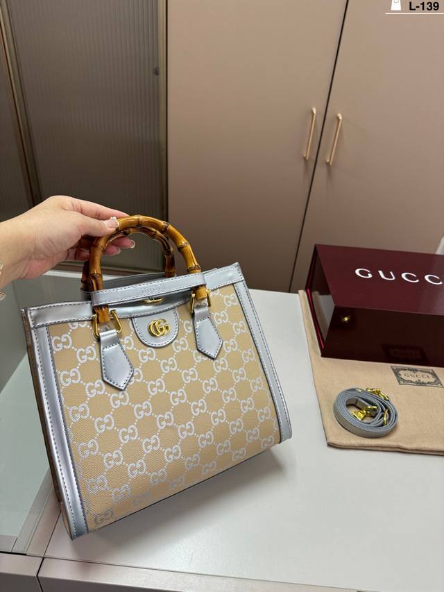 L-139尺寸27×24折叠盒 酷奇Gucci竹节手提包 这个款复古韵味特别浓，上身效果也超赞，主要以精致特别的五金来提升整体质感
