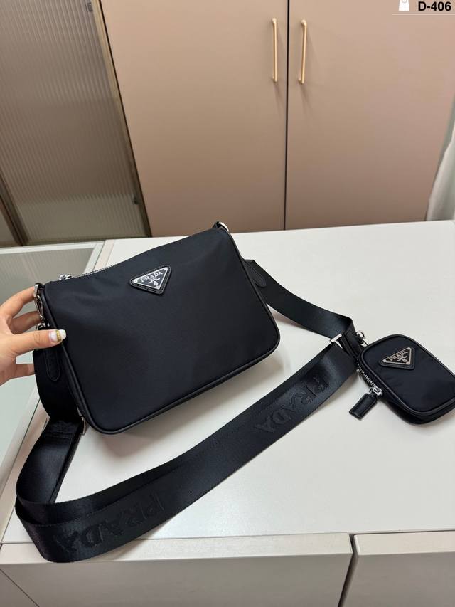 D-406尺寸24×17 普拉达prada斜挎包 任何搭配都能够轻松驾驭 低调有质感 集美必入款
