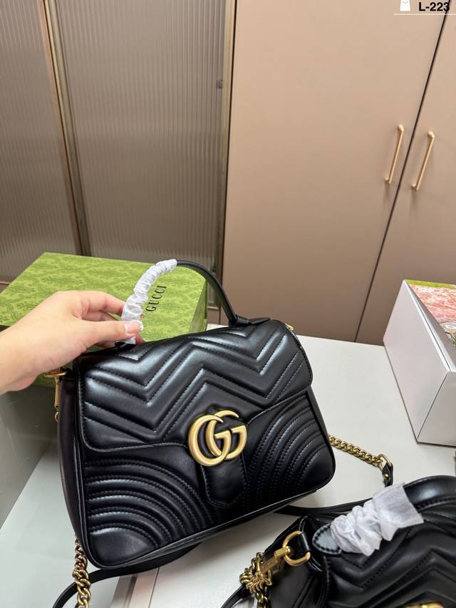 大 L-223尺寸26×17 2013折叠盒飞机盒 Gucci古奇新款手提马蒙 名字来源于古希腊罗马神话中的酒神 虽为手袋界的新秀 但即使是在It Bag层出不