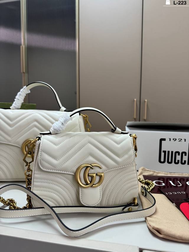 小 L-223尺寸26×17 2013折叠盒飞机盒 Gucci古奇新款手提马蒙 名字来源于古希腊罗马神话中的酒神 虽为手袋界的新秀 但即使是在It Bag层出不