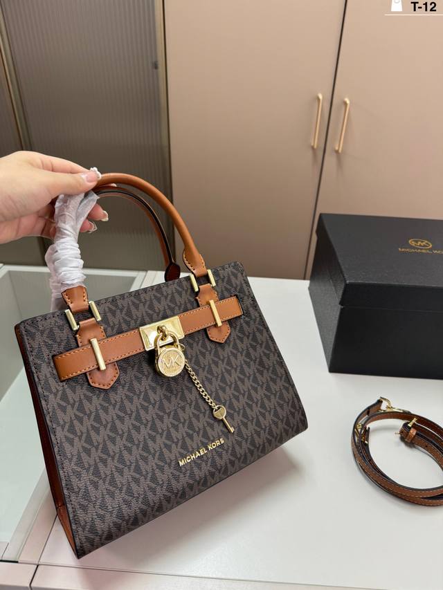 T-12尺寸25×21配盒 Mk手提包托特包 充满精致俏皮的细节设计 美到爆 专柜新品