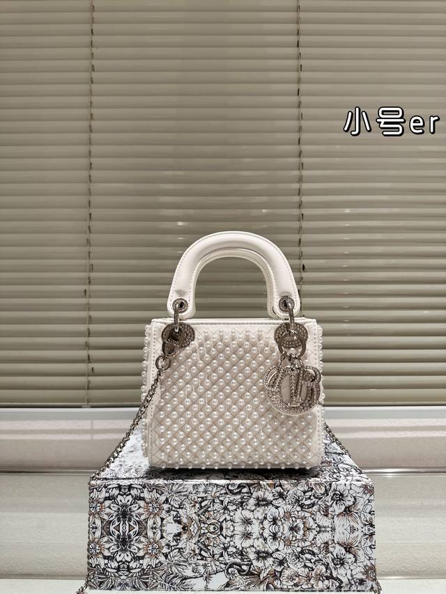 珍珠 配折叠礼盒 尺寸:Size: 175Cm 高品版.升级出货 Dior 戴妃 羊皮 更加加分! 珍珠 配折叠礼盒 尺寸:Size: 175Cm 高品版.升级出货 Dior 戴妃 羊皮 更加加分!